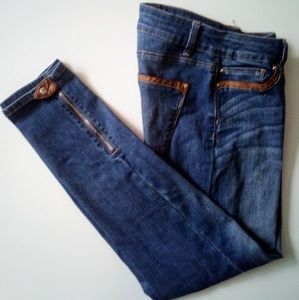 White House Black Market Size 4 Skimmer Jeans